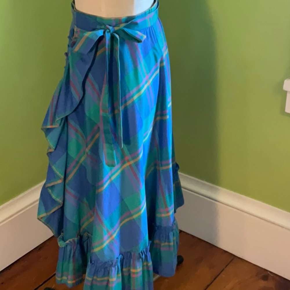 Vintage late 70s/early 80s plaid wrap skirt with ruffle - Picture 2 of 7